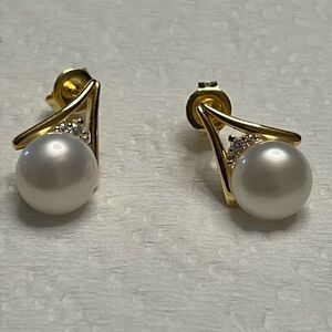 Diamonique and cultured freshwater pearl